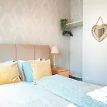 Apartamento Welcoming With Bedrooms And Air Conditioning, Center *