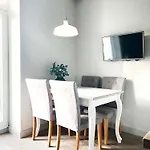 Apartamento Welcoming With Bedrooms And Air Conditioning, Center *