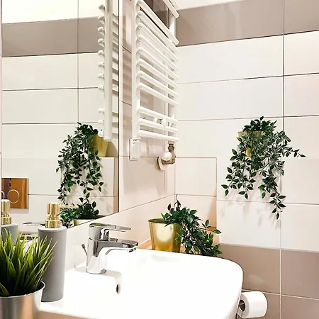 Welcoming With Bedrooms And Air Conditioning, Center Daire *