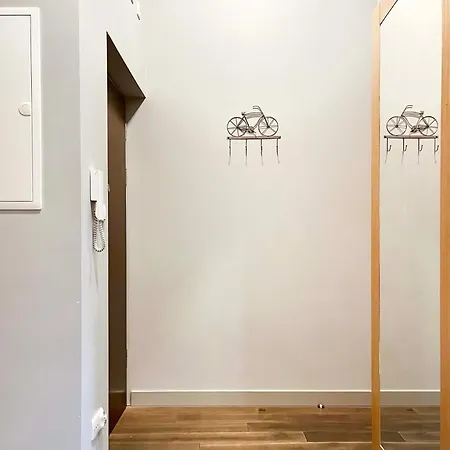 Welcoming With Bedrooms And Air Conditioning, Center Daire *