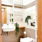 Welcoming With Bedrooms And Air Conditioning, Center Апартаменты