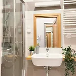 Апартаменты Welcoming With Bedrooms And Air Conditioning, Center