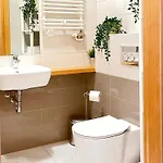 Апартаменты Welcoming With Bedrooms And Air Conditioning, Center Краков