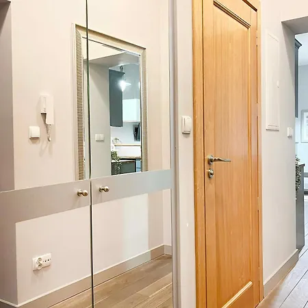 Welcoming With Bedrooms And Air Conditioning, Center Apartman Krakkó