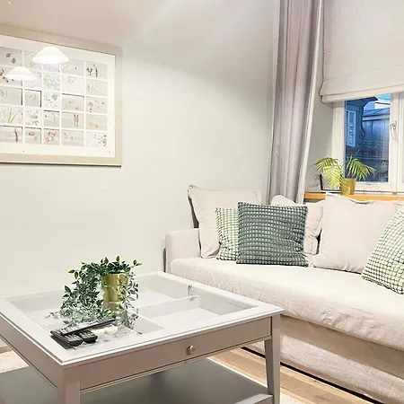 Welcoming With Bedrooms And Air Conditioning, Center