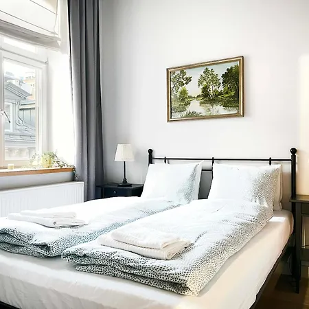 Welcoming With Bedrooms And Air Conditioning, Center * Cracovia