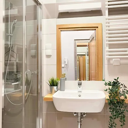 شقة Welcoming With Bedrooms And Air Conditioning, Center