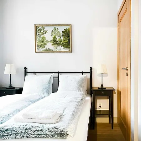 Welcoming With Bedrooms And Air Conditioning, Center