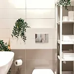 Welcoming With Bedrooms And Air Conditioning, Center Appartement Krakau