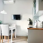 Appartement Welcoming With Bedrooms And Air Conditioning, Center *
