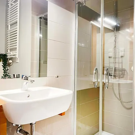Welcoming With Bedrooms And Air Conditioning, Center Lejlighed