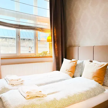 Lägenhet Welcoming With Bedrooms And Air Conditioning, Center