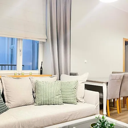 Welcoming With Bedrooms And Air Conditioning, Center *