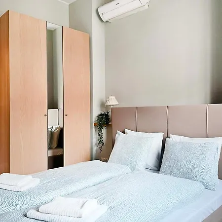 Lägenhet Welcoming With Bedrooms And Air Conditioning, Center
