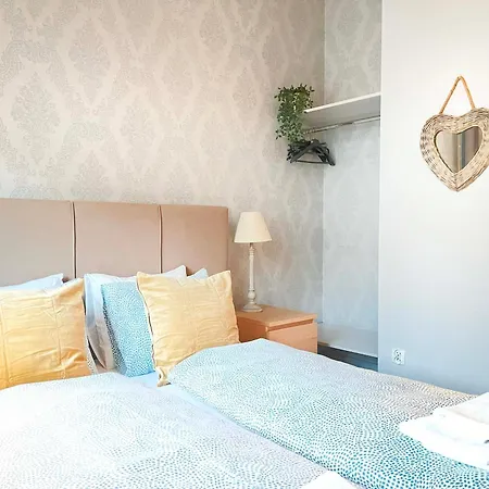 Lägenhet Welcoming With Bedrooms And Air Conditioning, Center *