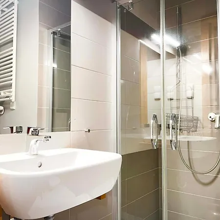 Welcoming With Bedrooms And Air Conditioning, Center *