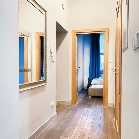 Welcoming With Bedrooms And Air Conditioning, Center Lägenhet Kraków