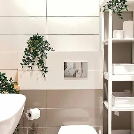 Welcoming With Bedrooms And Air Conditioning, Center Lägenhet Kraków