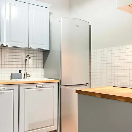 Lägenhet Welcoming With Bedrooms And Air Conditioning, Center